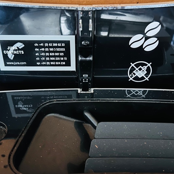 Jura Impressa J9 TFT One-Touch Coffee Machine - Picture 5 of 8